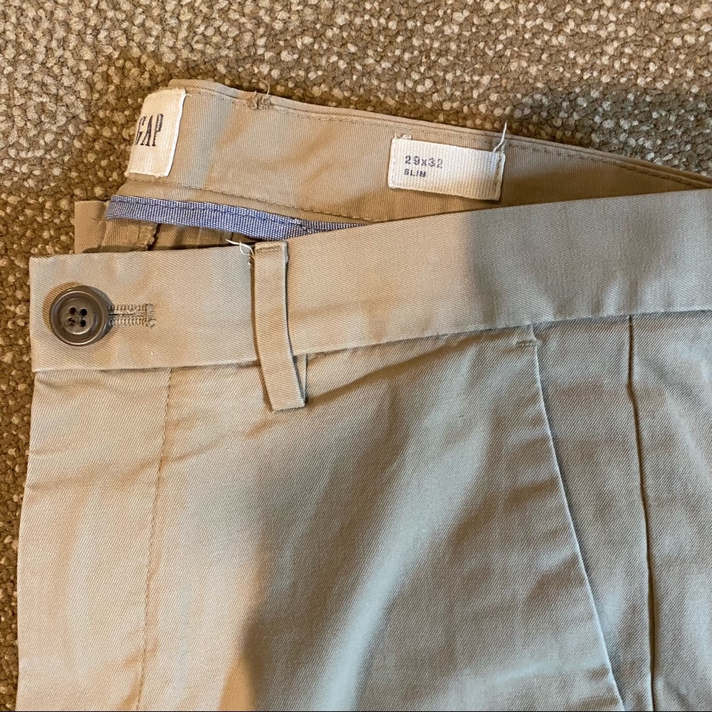 GAP straight khaki 29 x 32